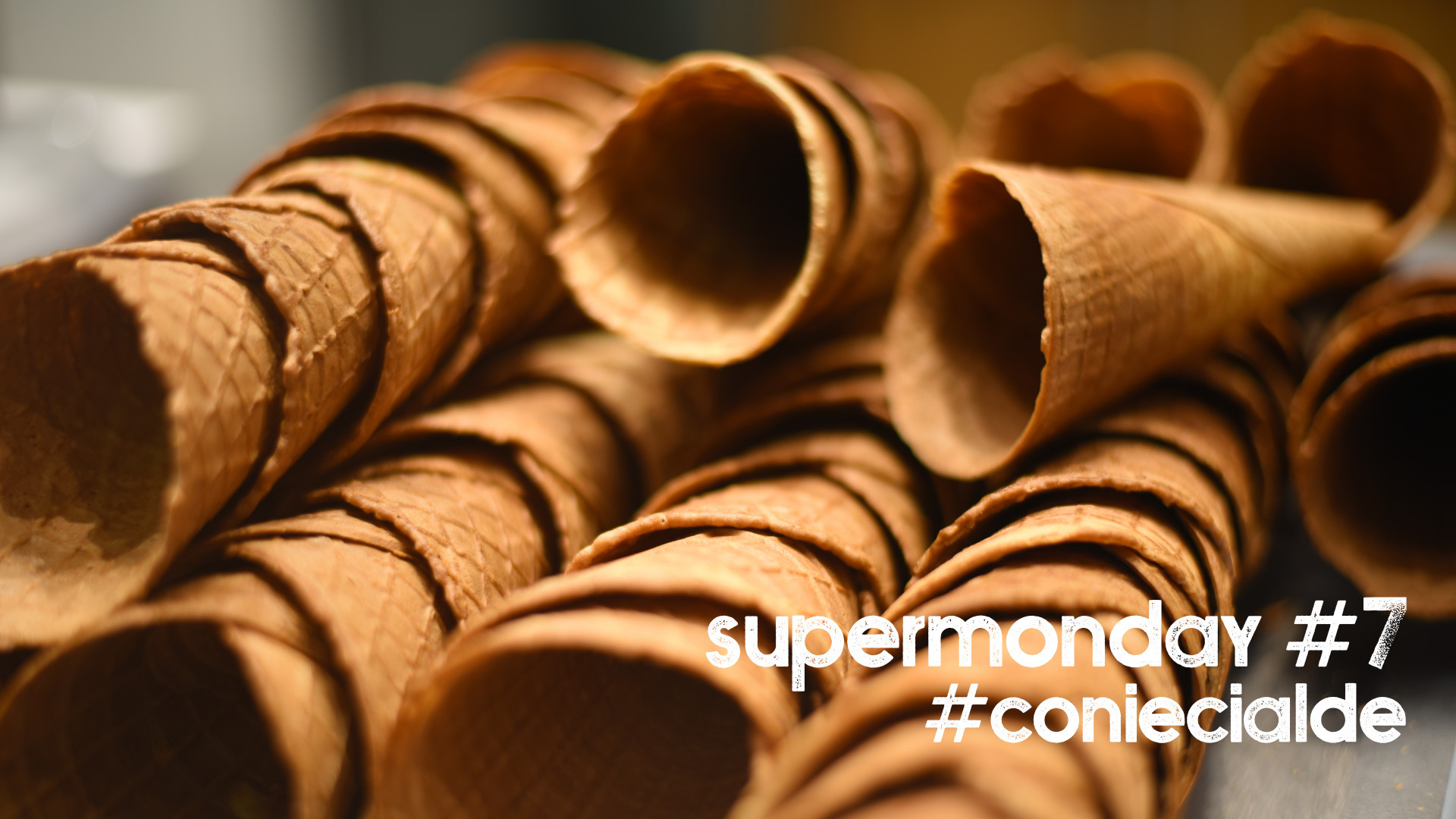 Super Monday #7 - Gelato Cones on the spot !  Save 15%