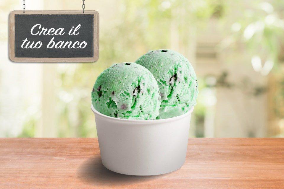 Create your gelato! Mint and chocolate.